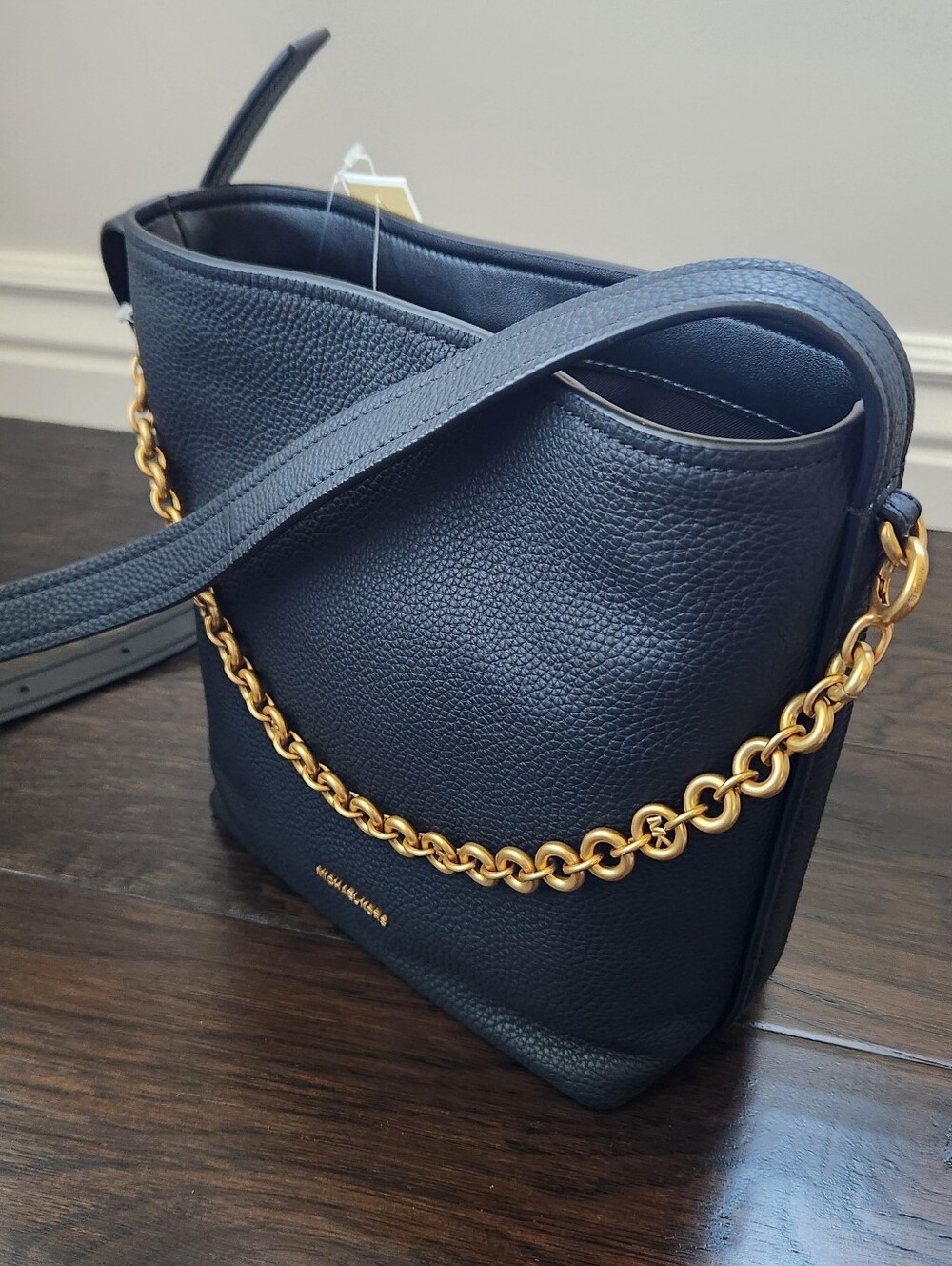 Michael Kors Black Leather Shoulder Bag with Gold Chain. Matte pebble leather